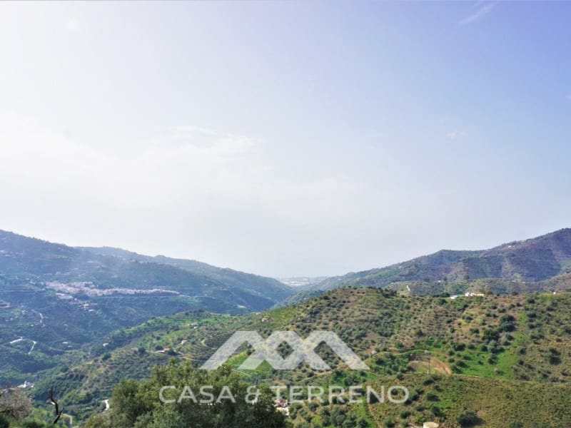 4 soveværelse Villa til salg i Sayalonga med swimmingpool garage - € 584.000 (Ref: 7411000)