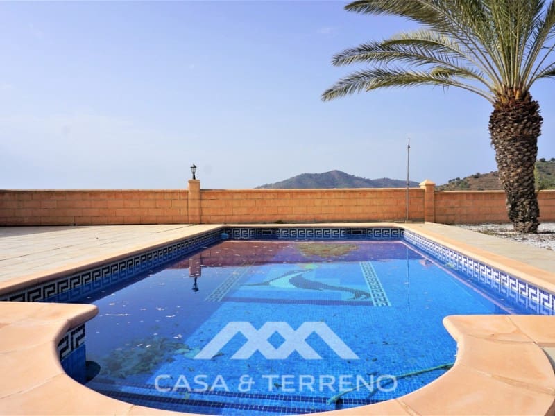 4 soveværelse Villa til salg i Sayalonga med swimmingpool garage - € 584.000 (Ref: 7411000)