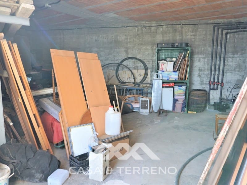 4 soveværelse Villa til salg i Sayalonga med swimmingpool garage - € 584.000 (Ref: 7411000)