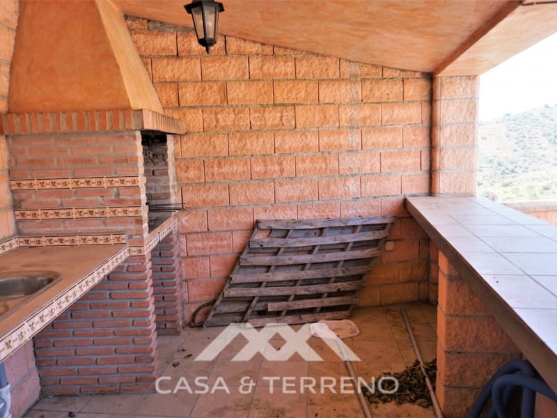 4 soveværelse Villa til salg i Sayalonga med swimmingpool garage - € 584.000 (Ref: 7411000)