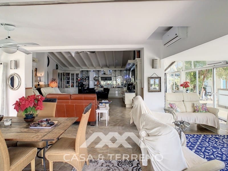 3 soveværelse Villa til salg i Arenas med swimmingpool - € 439.000 (Ref: 7438742)