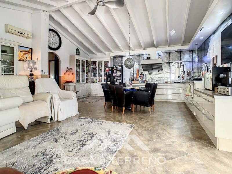 3 soveværelse Villa til salg i Arenas med swimmingpool - € 439.000 (Ref: 7438742)