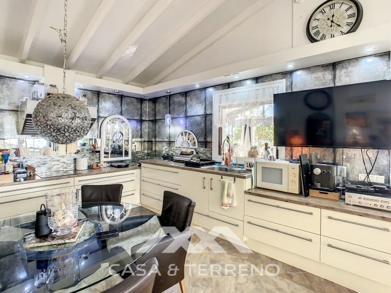 3 soveværelse Villa til salg i Arenas med swimmingpool - € 439.000 (Ref: 7438742)