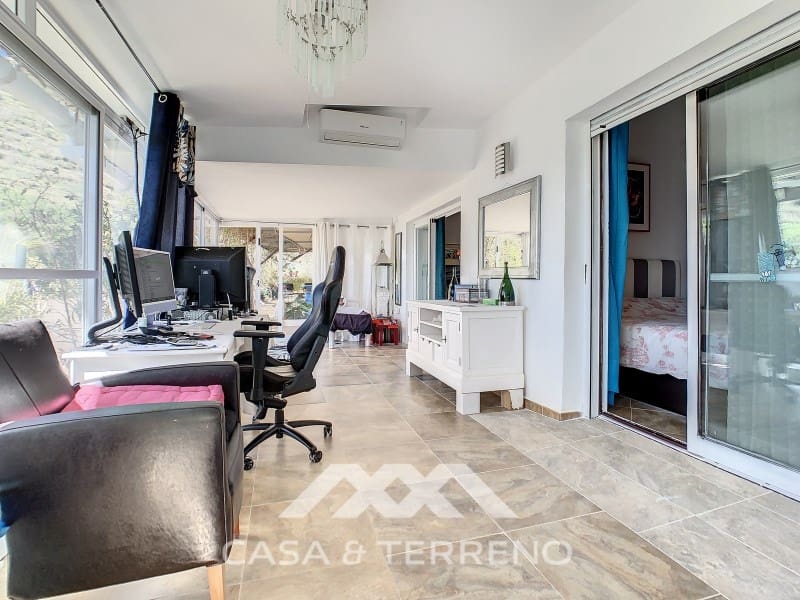 3 soveværelse Villa til salg i Arenas med swimmingpool - € 439.000 (Ref: 7438742)