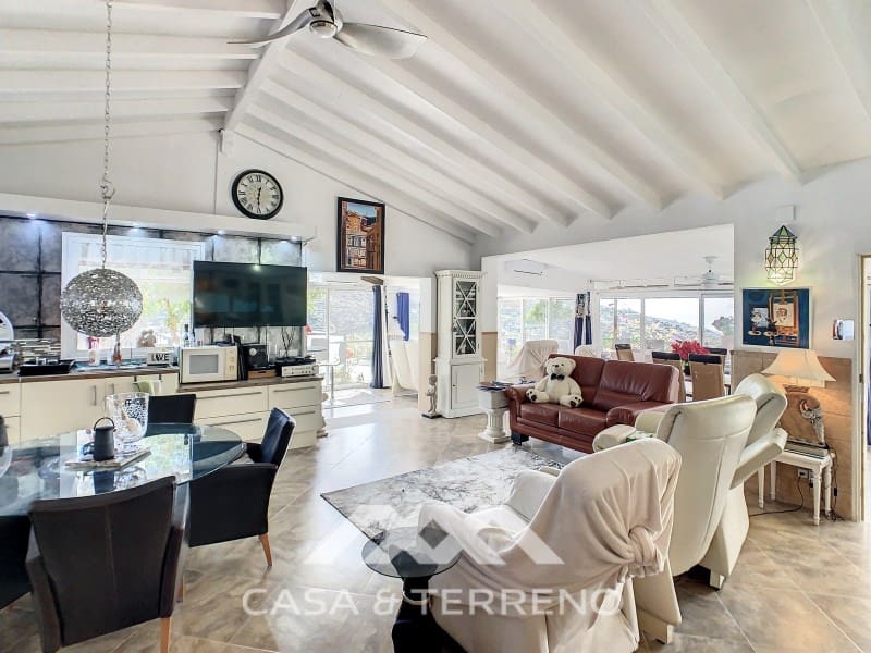 3 soveværelse Villa til salg i Arenas med swimmingpool - € 439.000 (Ref: 7438742)