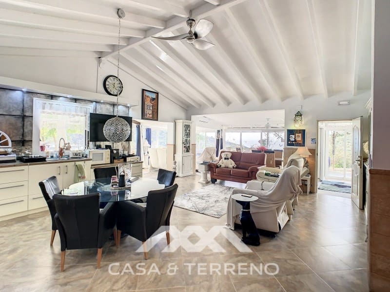 3 soveværelse Villa til salg i Arenas med swimmingpool - € 439.000 (Ref: 7438742)