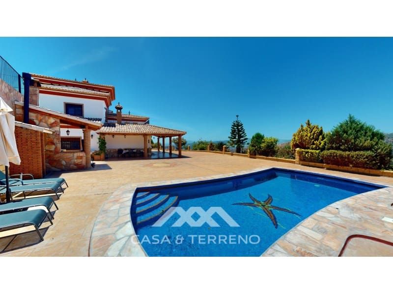 6 soveværelse Villa til salg i Sayalonga med swimmingpool garage - € 740.000 (Ref: 7700622)