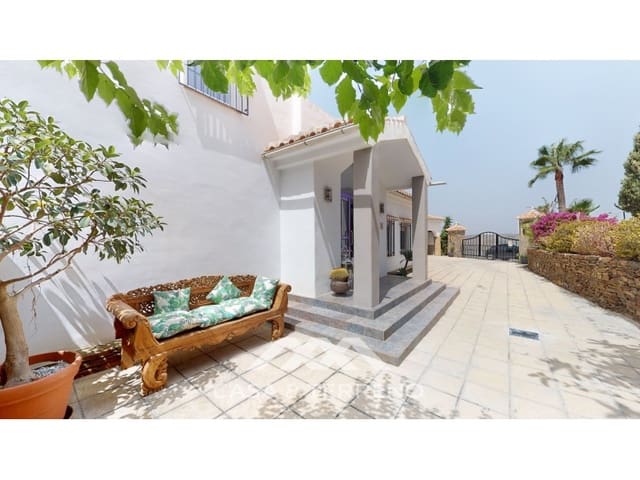 4 sovrum Villa till salu i Sayalonga med pool garage - 1 350 000 € (Ref: 7711299)