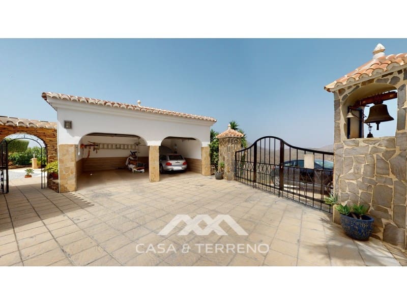 4 soveværelse Villa til salg i Sayalonga med swimmingpool garage - € 1.350.000 (Ref: 7711299)