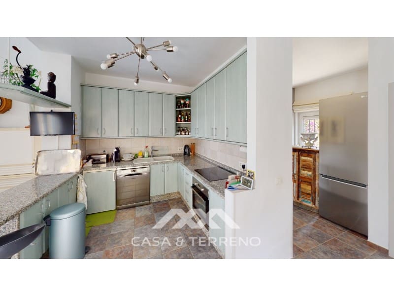 4 soveværelse Villa til salg i Sayalonga med swimmingpool garage - € 1.350.000 (Ref: 7711299)