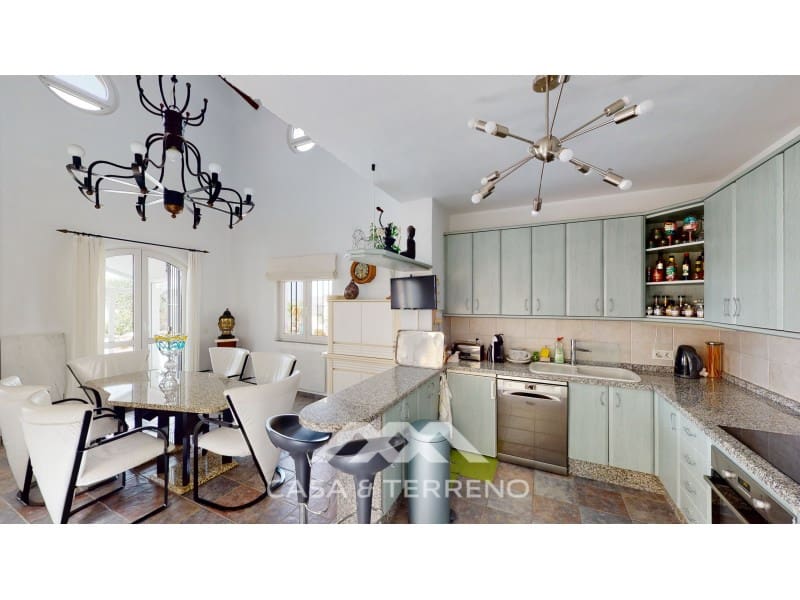 4 soveværelse Villa til salg i Sayalonga med swimmingpool garage - € 1.350.000 (Ref: 7711299)