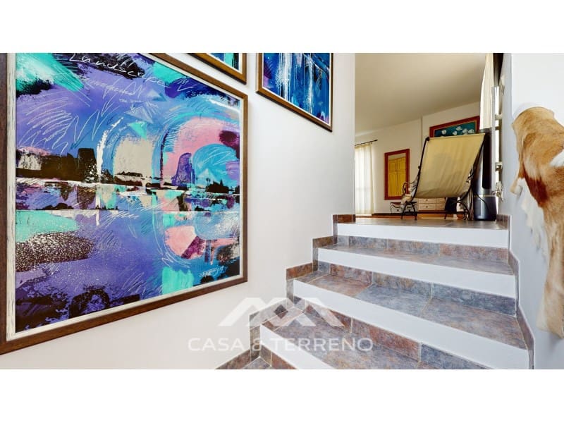 4 soveværelse Villa til salg i Sayalonga med swimmingpool garage - € 1.350.000 (Ref: 7711299)