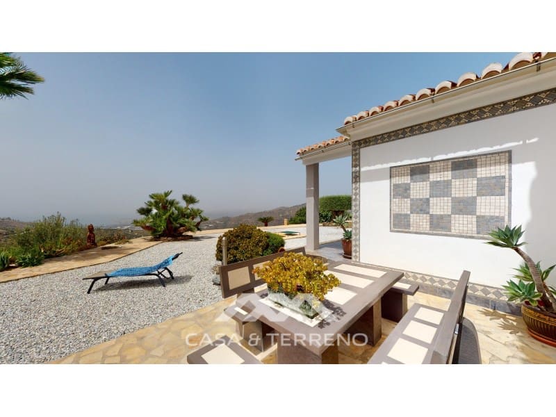 4 soveværelse Villa til salg i Sayalonga med swimmingpool garage - € 1.350.000 (Ref: 7711299)