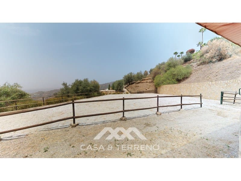 4 soveværelse Villa til salg i Sayalonga med swimmingpool garage - € 1.350.000 (Ref: 7711299)