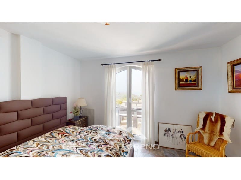 4 soveværelse Villa til salg i Sayalonga med swimmingpool garage - € 1.350.000 (Ref: 7711299)