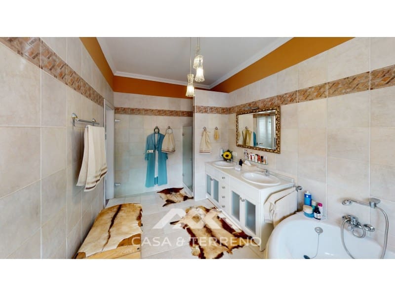 4 soveværelse Villa til salg i Sayalonga med swimmingpool garage - € 1.350.000 (Ref: 7711299)