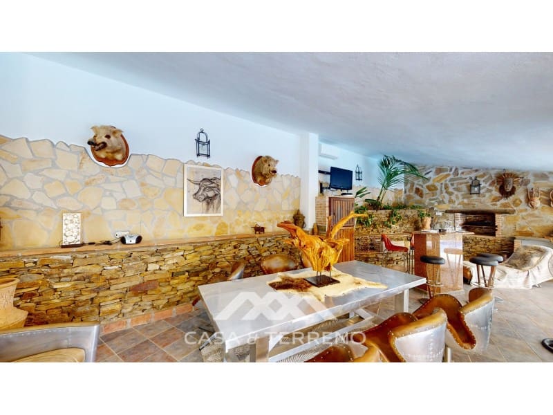 4 soveværelse Villa til salg i Sayalonga med swimmingpool garage - € 1.350.000 (Ref: 7711299)