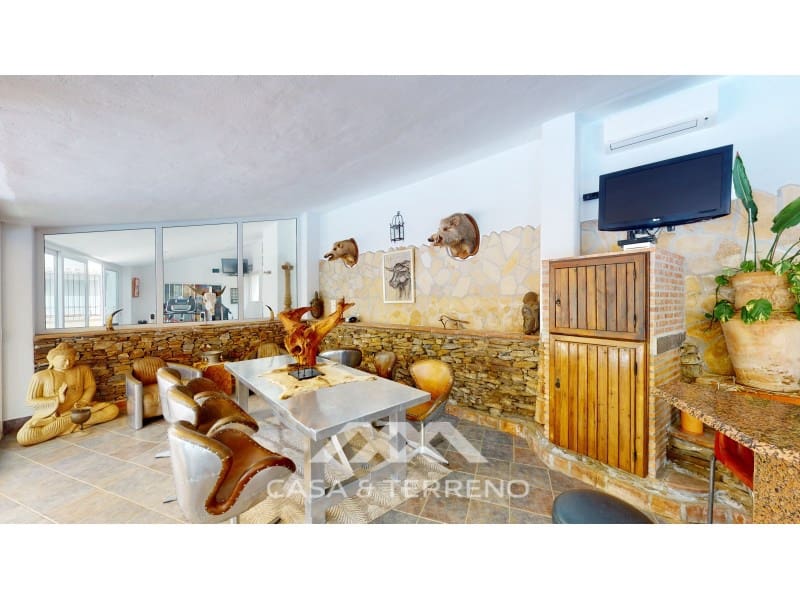 4 soveværelse Villa til salg i Sayalonga med swimmingpool garage - € 1.350.000 (Ref: 7711299)