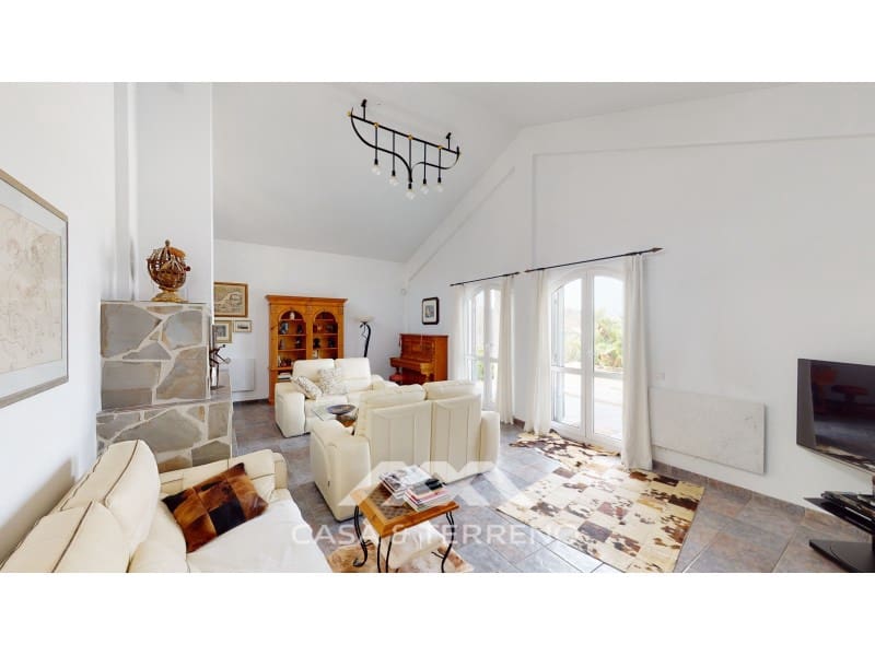 4 soveværelse Villa til salg i Sayalonga med swimmingpool garage - € 1.350.000 (Ref: 7711299)