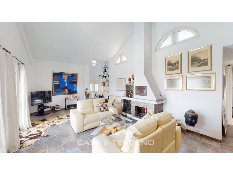 4 soveværelse Villa til salg i Sayalonga med swimmingpool garage - € 1.350.000 (Ref: 7711299)