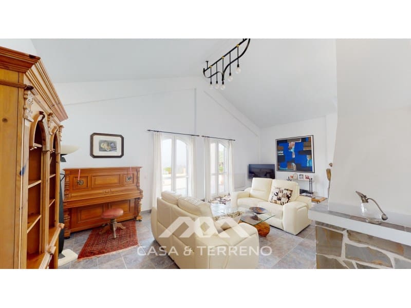 4 soveværelse Villa til salg i Sayalonga med swimmingpool garage - € 1.350.000 (Ref: 7711299)