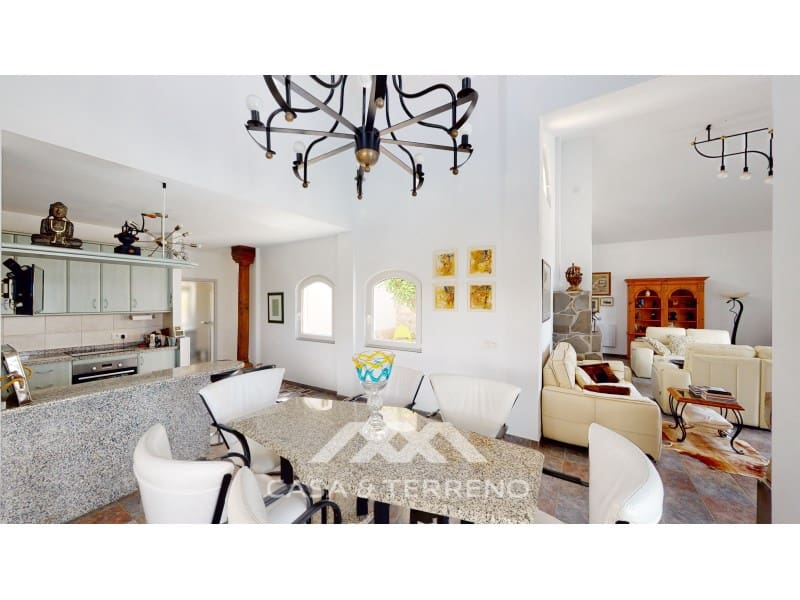 4 soveværelse Villa til salg i Sayalonga med swimmingpool garage - € 1.350.000 (Ref: 7711299)