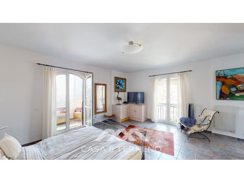 4 soveværelse Villa til salg i Sayalonga med swimmingpool garage - € 1.350.000 (Ref: 7711299)