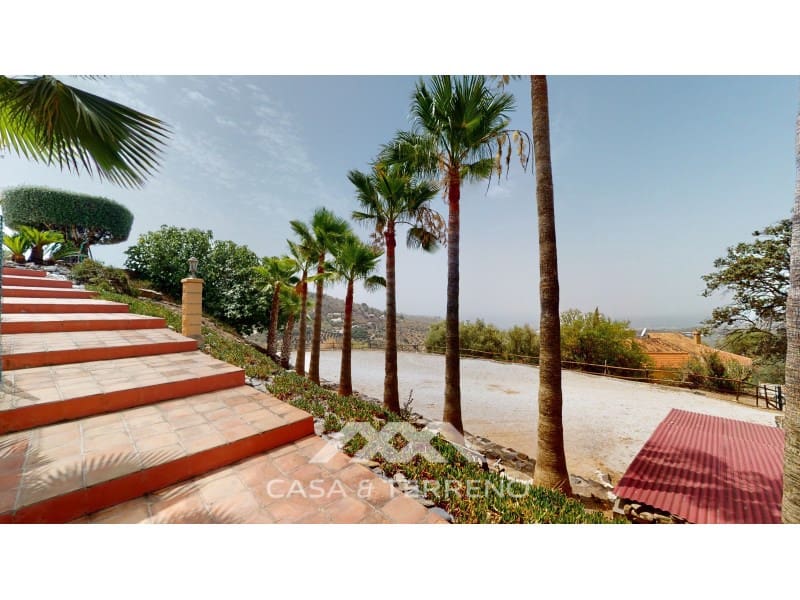 4 soveværelse Villa til salg i Sayalonga med swimmingpool garage - € 1.350.000 (Ref: 7711299)