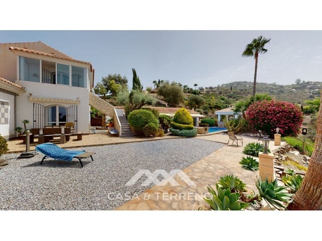 4 sovrum Villa till salu i Sayalonga med pool garage - 1 350 000 € (Ref: 7711299)