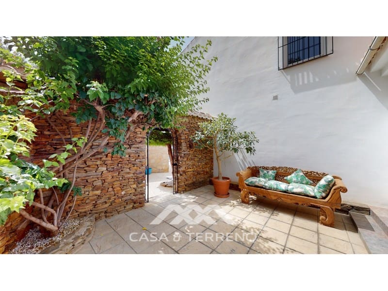 4 soveværelse Villa til salg i Sayalonga med swimmingpool garage - € 1.350.000 (Ref: 7711299)