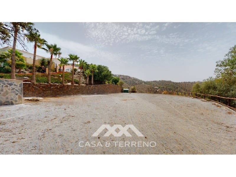 4 soveværelse Villa til salg i Sayalonga med swimmingpool garage - € 1.350.000 (Ref: 7711299)