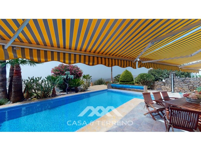 4 soveværelse Villa til salg i Sayalonga med swimmingpool garage - € 1.350.000 (Ref: 7711299)