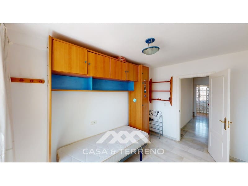 4 soveværelse Semi-Rækkehus til salg i Torre del Mar med garage - € 820.000 (Ref: 8005793)