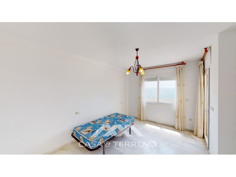 4 soveværelse Semi-Rækkehus til salg i Torre del Mar med garage - € 820.000 (Ref: 8005793)