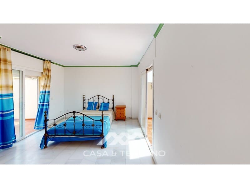 4 soveværelse Semi-Rækkehus til salg i Torre del Mar med garage - € 820.000 (Ref: 8005793)