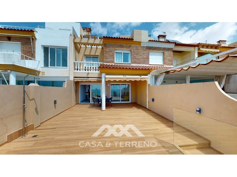 4 soveværelse Semi-Rækkehus til salg i Torre del Mar med garage - € 820.000 (Ref: 8005793)