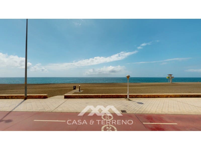 4 soveværelse Semi-Rækkehus til salg i Torre del Mar med garage - € 820.000 (Ref: 8005793)