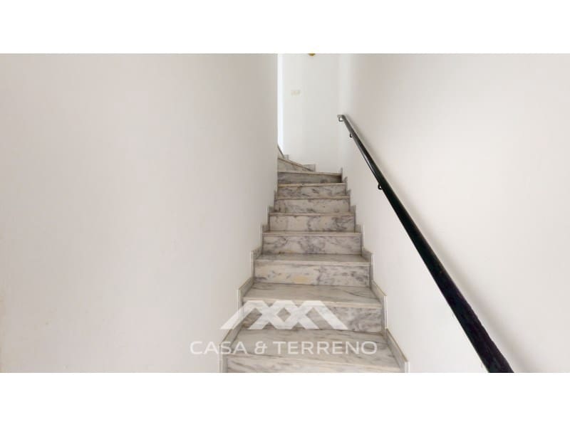 4 soveværelse Semi-Rækkehus til salg i Torre del Mar med garage - € 820.000 (Ref: 8005793)