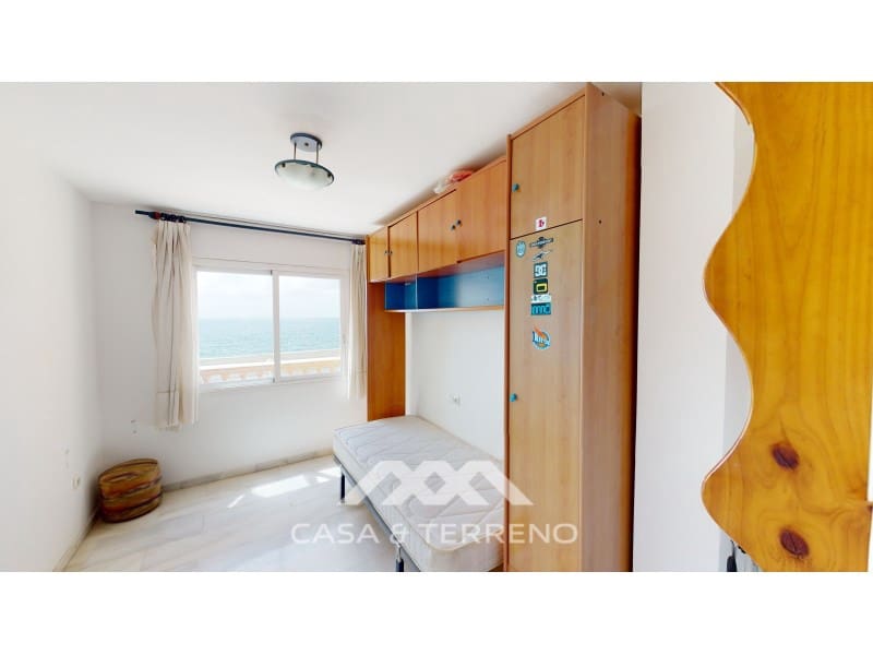 4 soveværelse Semi-Rækkehus til salg i Torre del Mar med garage - € 820.000 (Ref: 8005793)