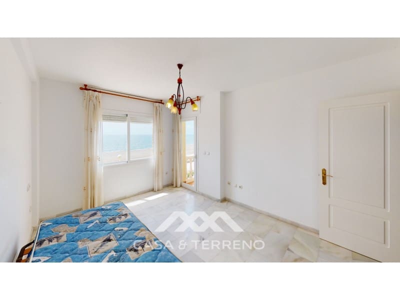 4 soveværelse Semi-Rækkehus til salg i Torre del Mar med garage - € 820.000 (Ref: 8005793)