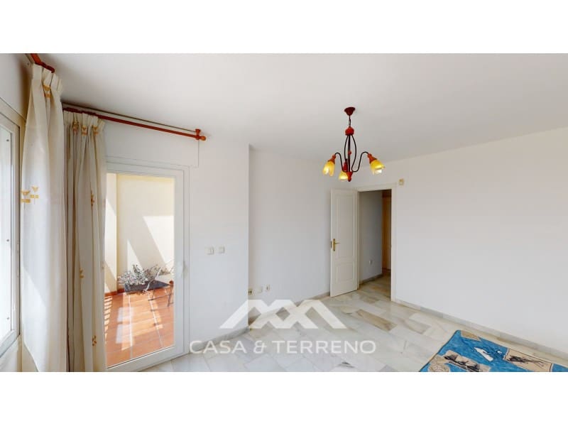 4 soveværelse Semi-Rækkehus til salg i Torre del Mar med garage - € 820.000 (Ref: 8005793)