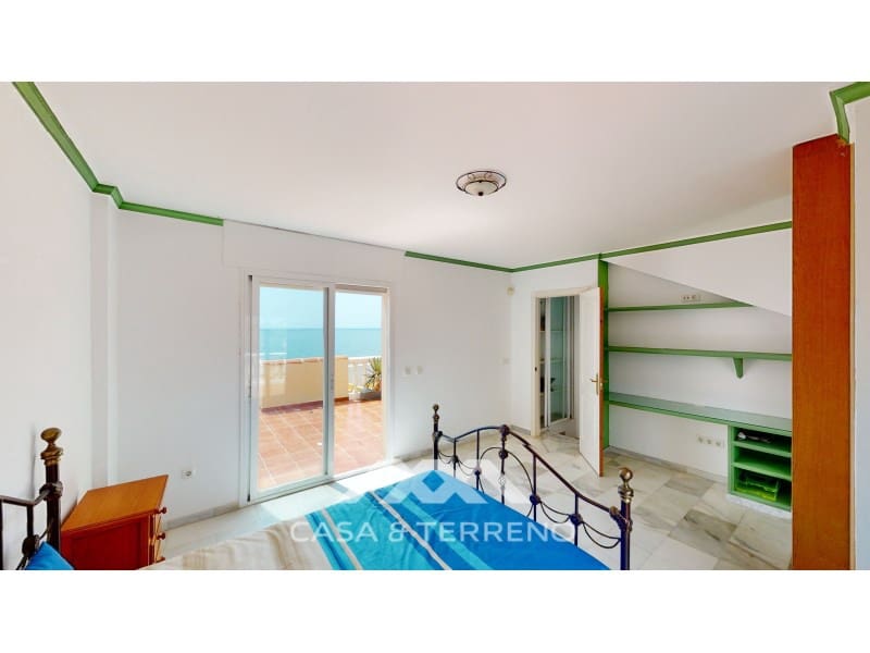 4 soveværelse Semi-Rækkehus til salg i Torre del Mar med garage - € 820.000 (Ref: 8005793)