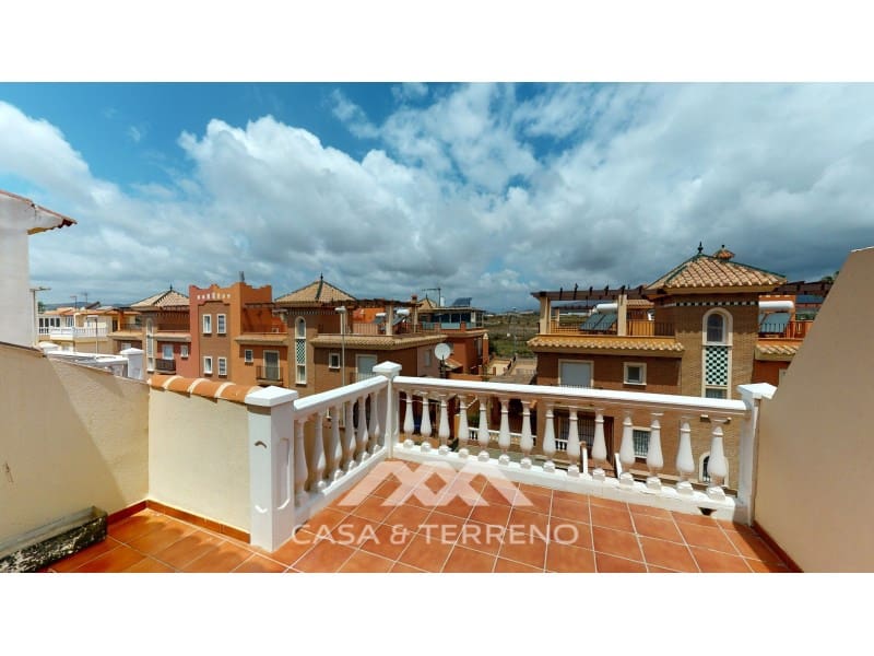 4 soveværelse Semi-Rækkehus til salg i Torre del Mar med garage - € 820.000 (Ref: 8005793)