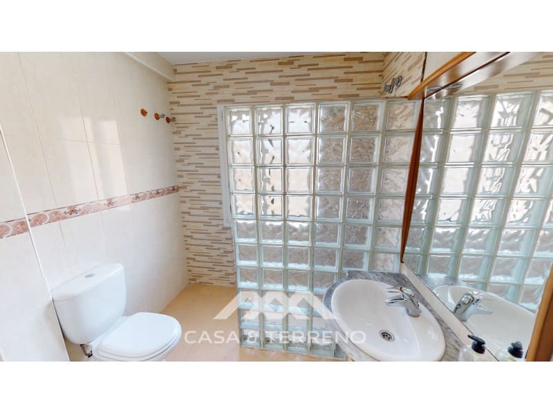 4 soveværelse Semi-Rækkehus til salg i Torre del Mar med garage - € 820.000 (Ref: 8005793)