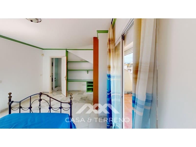 4 soveværelse Semi-Rækkehus til salg i Torre del Mar med garage - € 820.000 (Ref: 8005793)