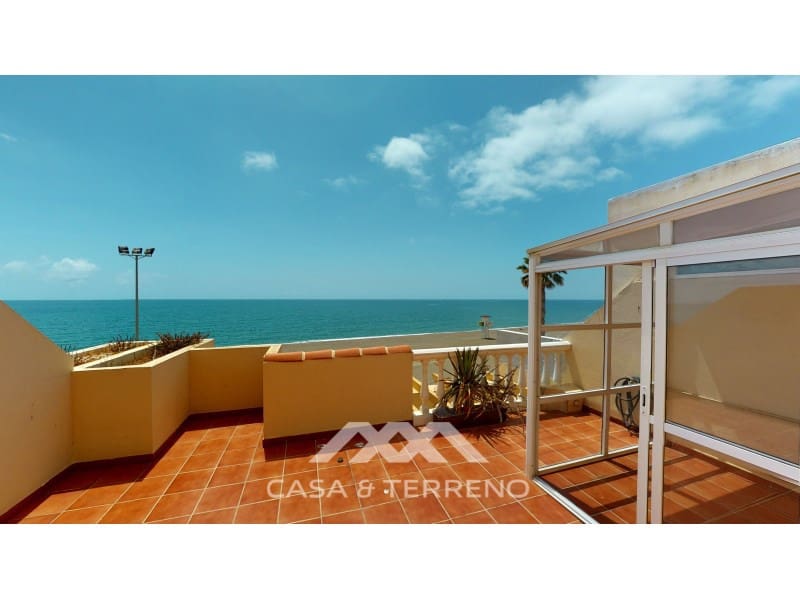 4 soveværelse Semi-Rækkehus til salg i Torre del Mar med garage - € 820.000 (Ref: 8005793)