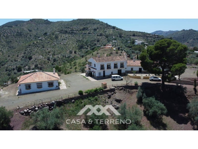 18 soveværelse Guesthouse/B & B til salg i Comares med swimmingpool - € 850.000 (Ref: 8146346)