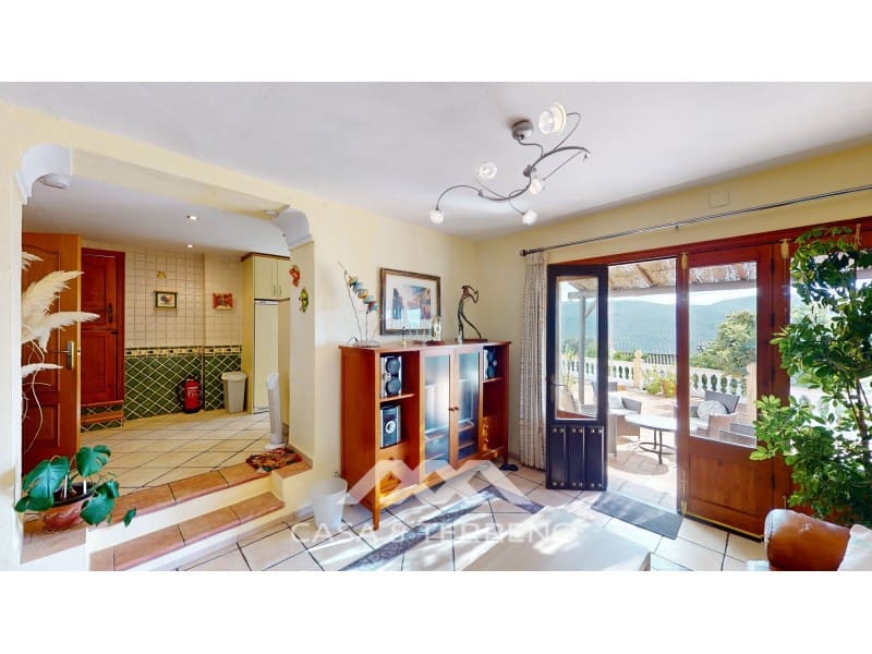 6 bedroom Guesthouse/B & B for sale in Iznajar - € 545,000 (Ref: 8146350)