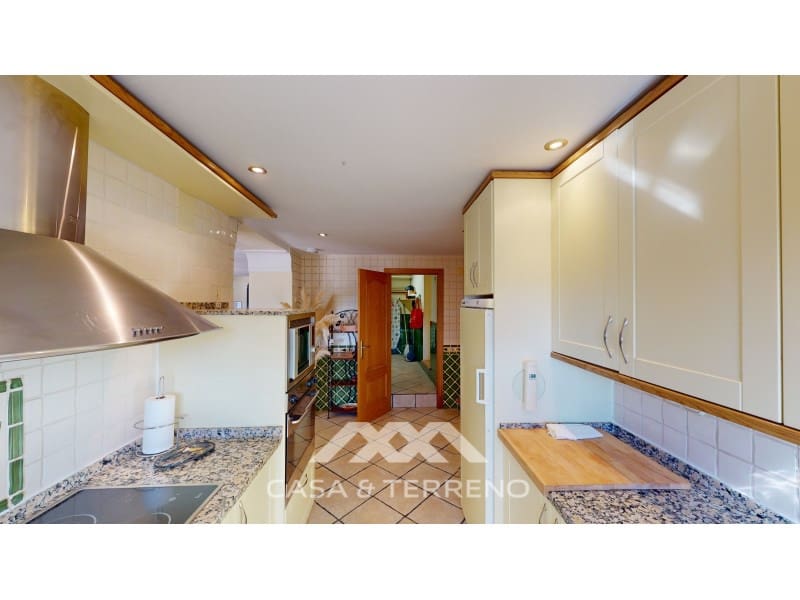 6 bedroom Guesthouse/B & B for sale in Iznajar - € 545,000 (Ref: 8146350)