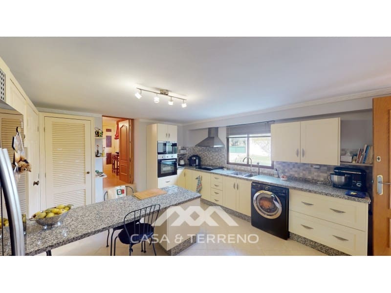 6 bedroom Guesthouse/B & B for sale in Iznajar - € 545,000 (Ref: 8146350)